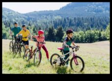 Povești cu două roți Ciclisti pasionați își împărtășesc călătoriile